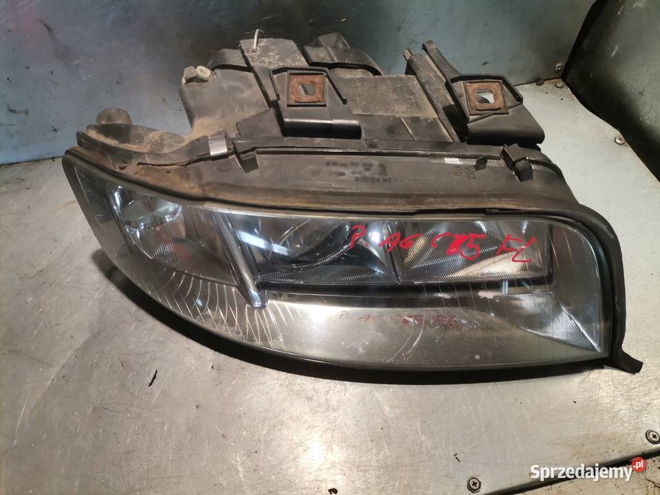 AUDI A6 C5 FL REFLEKTOR LAMPA PRAWY PRZÓD XENON osobowe Lampy przednie małopolskie