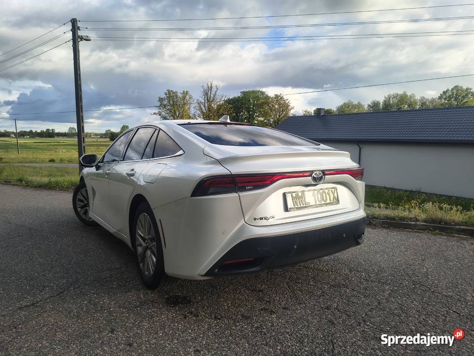 Toyota Mirai 2023 13 zamiana biały Ząbki