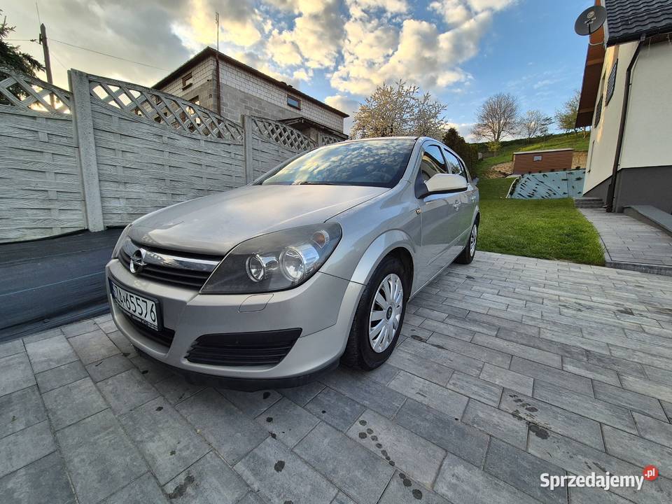 Opel Astra H 17CDTI 2006 r przebieg 271 światła przeciwmgielne Wierbka