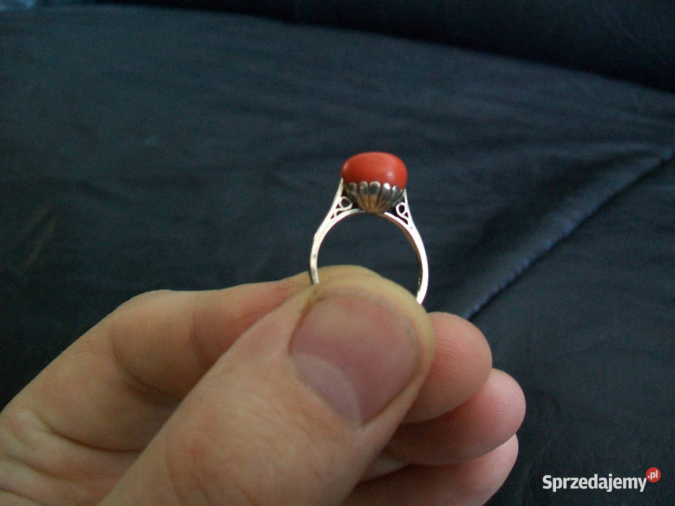 Pierścionek z Koralem Szlachetnym Białe Złoto sprzedam