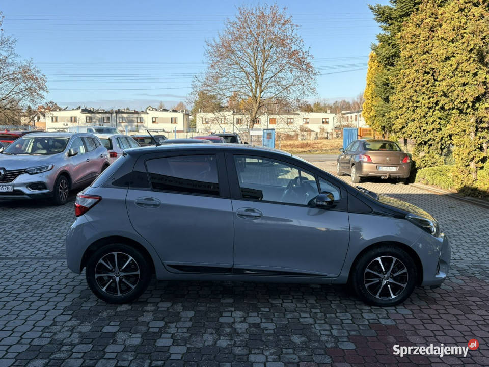 Toyota Yaris PremiumLift KameraNavi Gwarancja garażowany Tarnowskie Góry