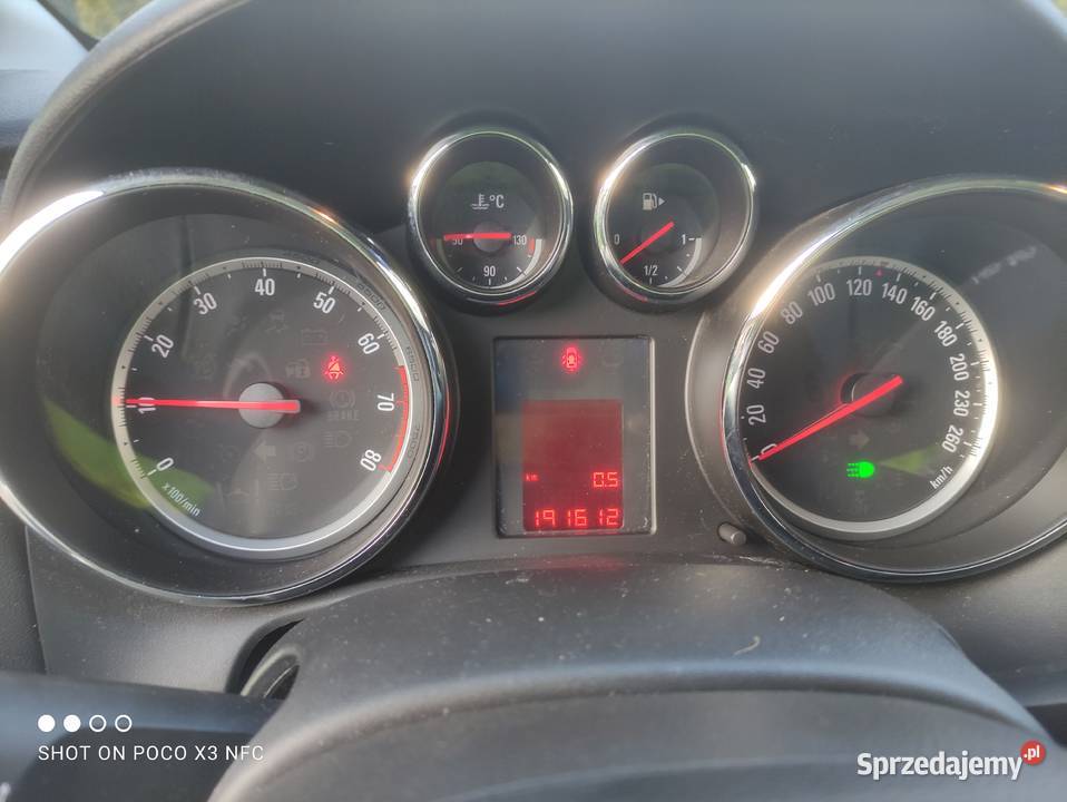OPEL ASTRA J 2010 r 16 benz Rzeszów sprzedam
