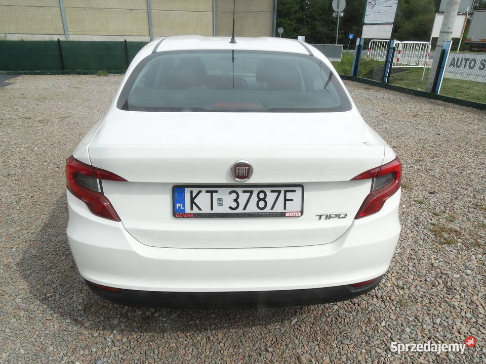 Fiat Tipo wypożyczalnia wynajem samochodu Przebieczany