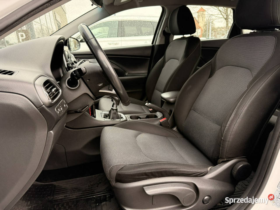 Hyundai i30 14 MPI 110 Classic Salon Polska lakier metallic Piotrków Trybunalski
