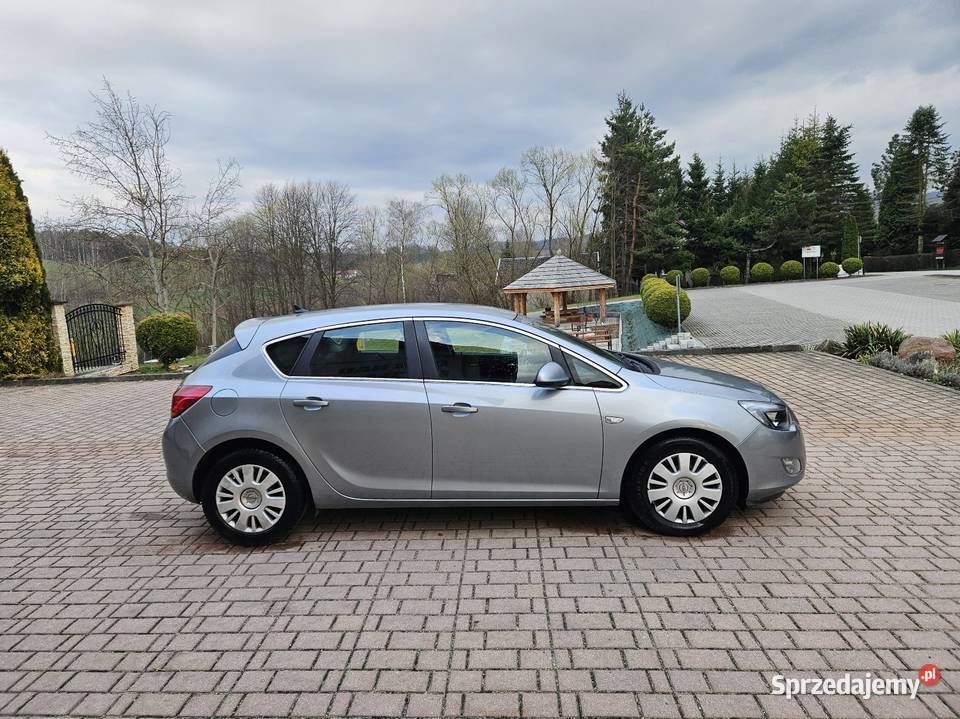 Astra J Cosmo 2009r 17cdTi Niski Przebieg Salon 1686cm3 Astra Ryglice sprzedam