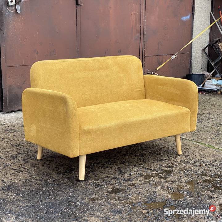 Mała sofa na zwężanych nogach design Gryfice sprzedam