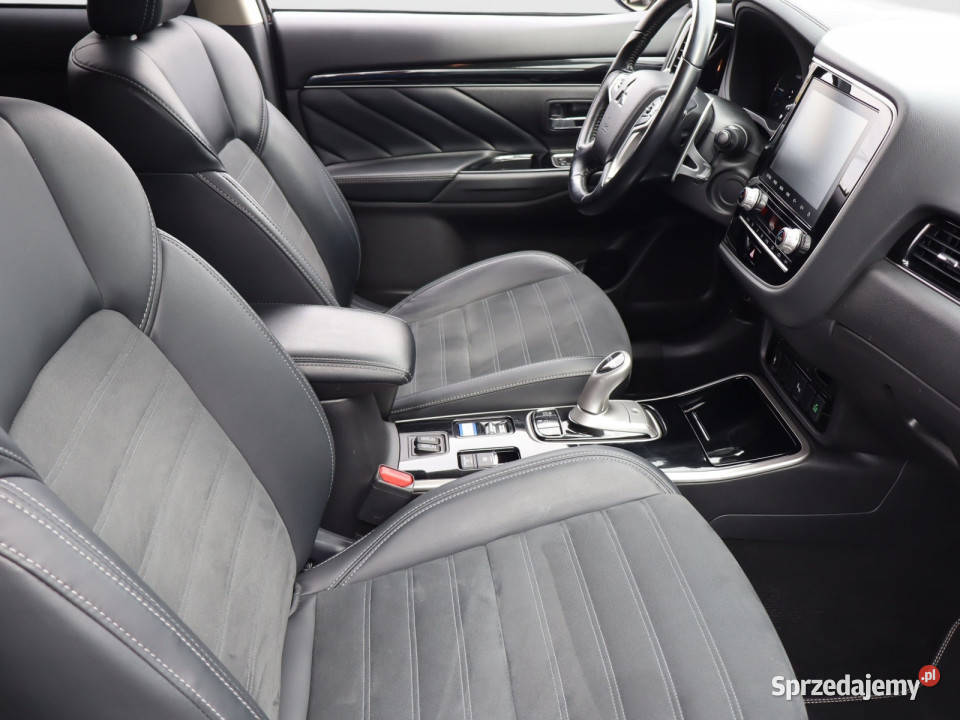 Mitsubishi Outlander 24 PHEV asystent pasa ruchu Katowice