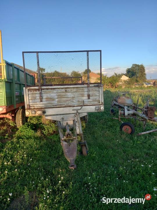 Rozrzutnik obornika jednoosiowy czarna