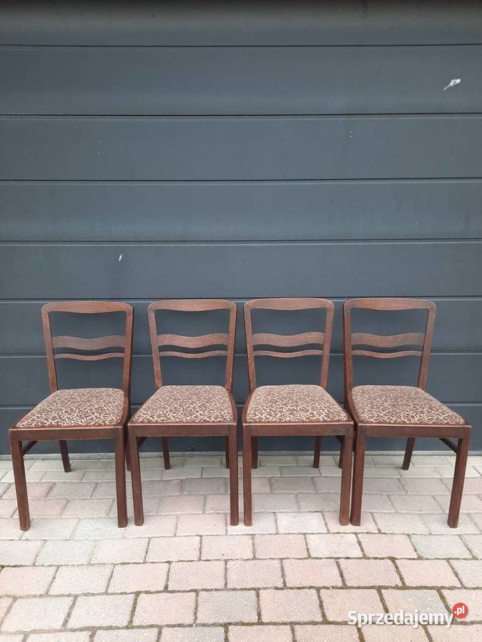 Stare drewniane krzesła