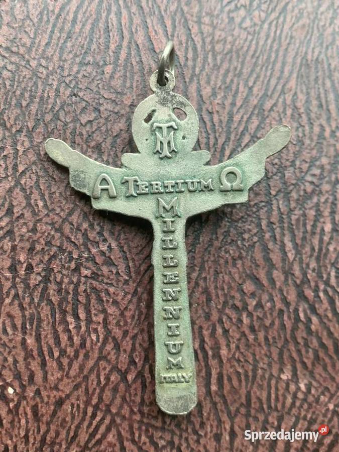 Niespotykany krzyżyk na szyję sygnowany