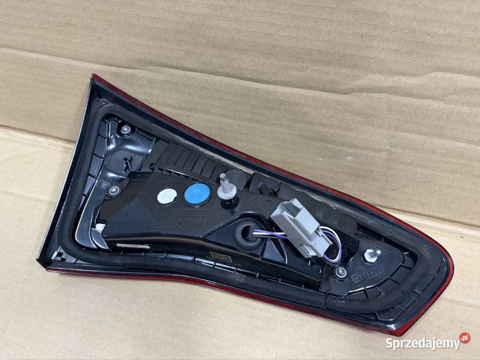 LAMPA W KLAPĘ PRAWY TYŁ FORD FOCUS MK4 LIFT