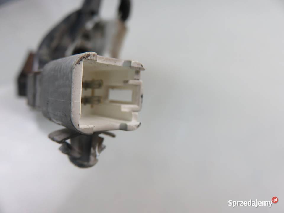 ZAMEK KLAPY TOYOTA AVENSIS VERSO M2