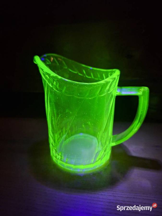 Magiczny Dzbanuszek Mlecznik ze Szkła Uranowego