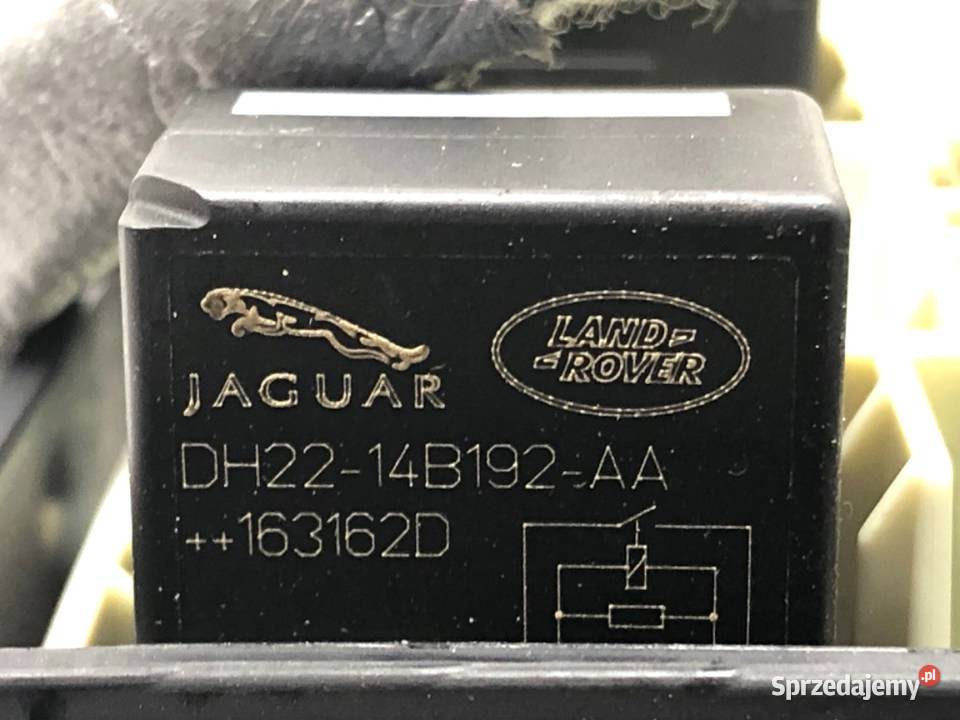 SKRZYNKA BEZPIECZNIKÓW JAGUAR FPACE SUV 20 180