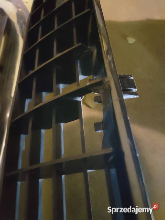 Atrapa grill osłona Vectra b dwie sztuki osobowe pomorskie Gdynia sprzedam