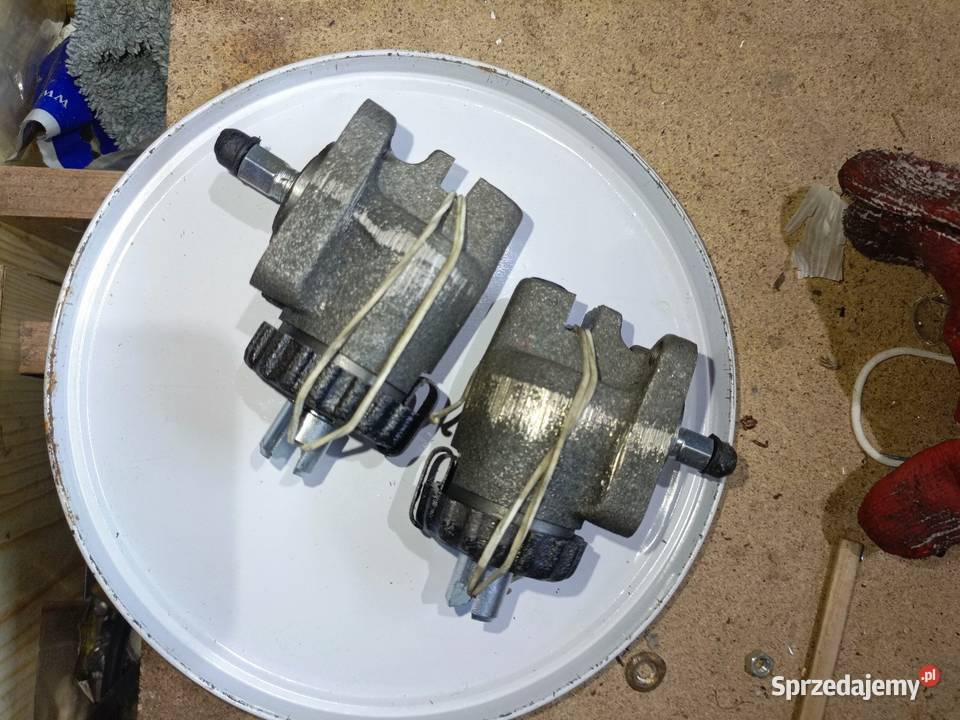 Cylinderki Żuk przednie nowe komplet Wołów