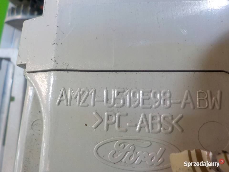 FORD C II MK2 20 TDCI 12r 5D lampka podsufitki Oświetlenie kabiny