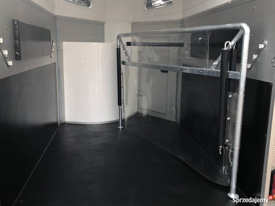 Przyczepa do przewozu koni Mustang Strong Szczecin