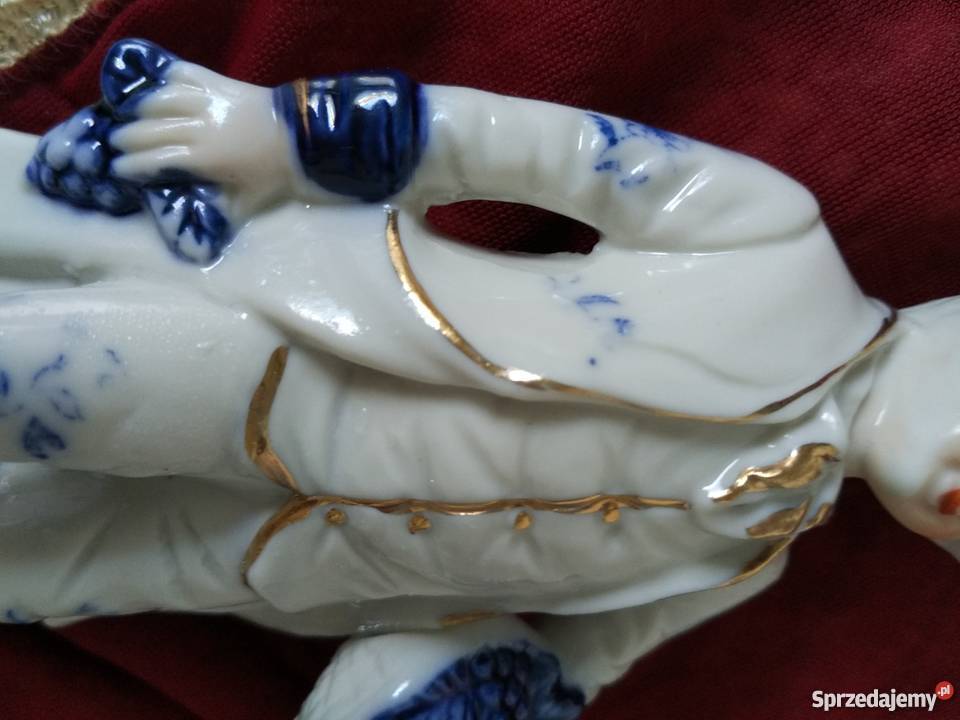 Figurka z porcelany Młodzieniec z winogronami Porcelana i szkło Ropa sprzedam