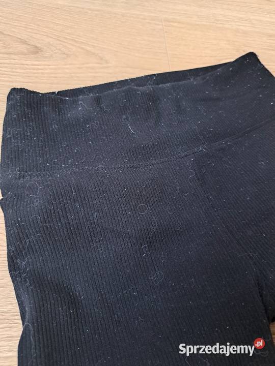 Czarne legginsy prążkowane z wysokim stanem pomorskie Trąbki Wielkie