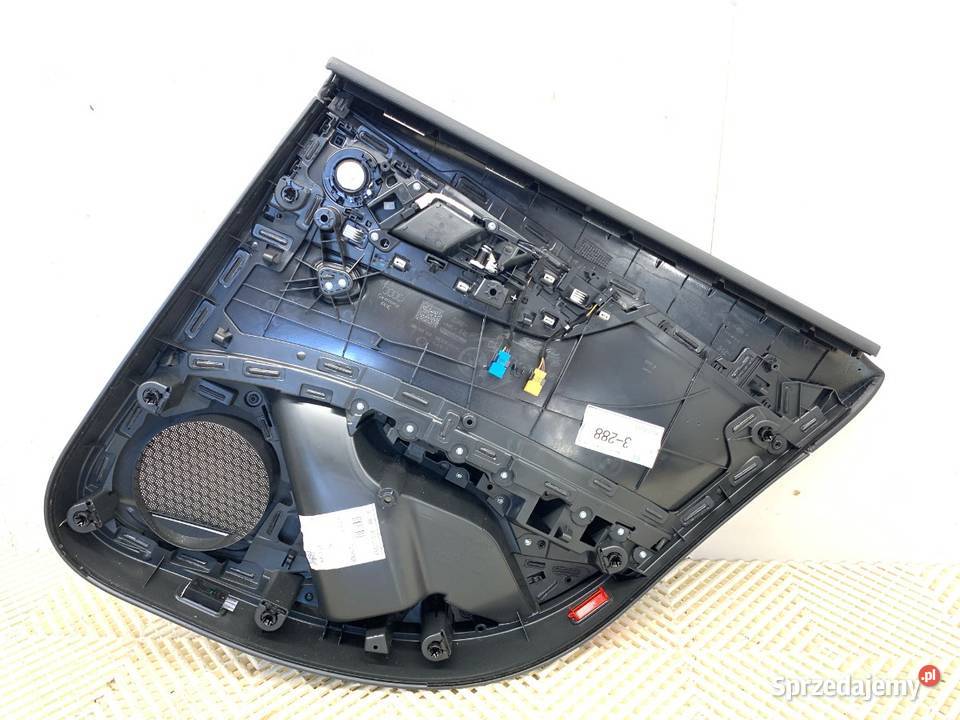 BOCZEK DRZWI LEWY TYŁ AUDI A4 B9 Kombi TAPICERKA