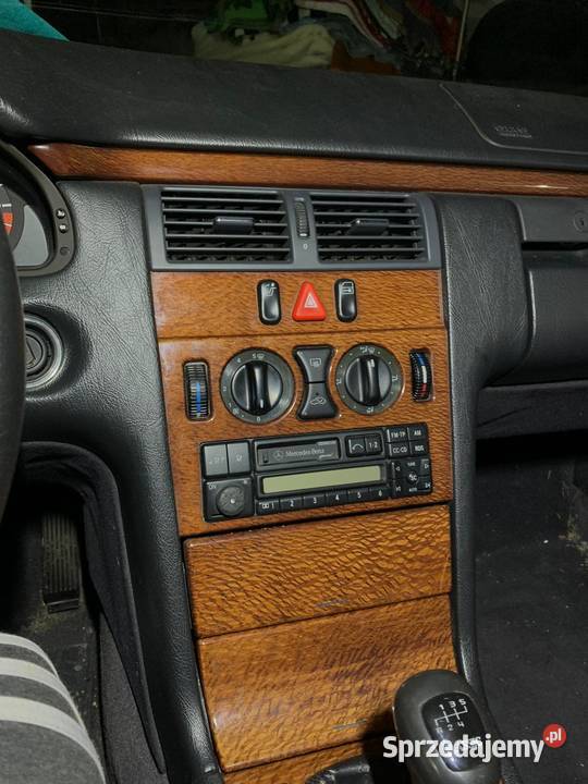 Mercedes W210 E220D Classic 296162 przebiegu Rok produkcji 1998 Płock