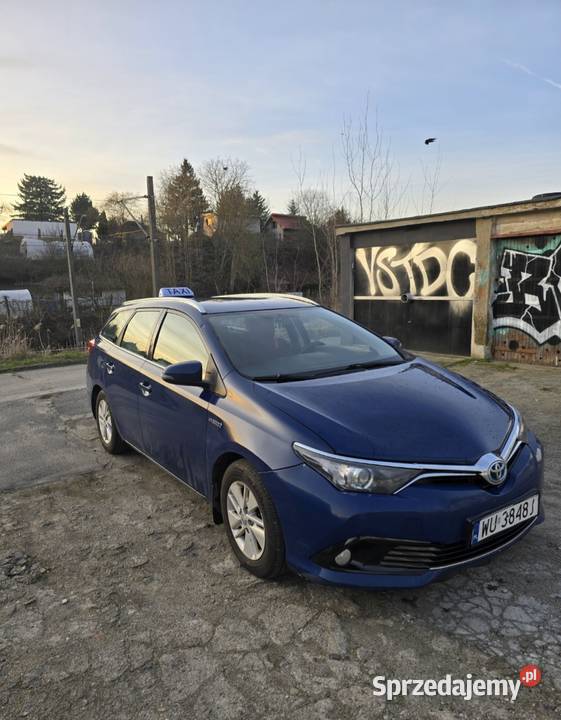 Toyota auris 2 hybrydalpg taxi Szczecin