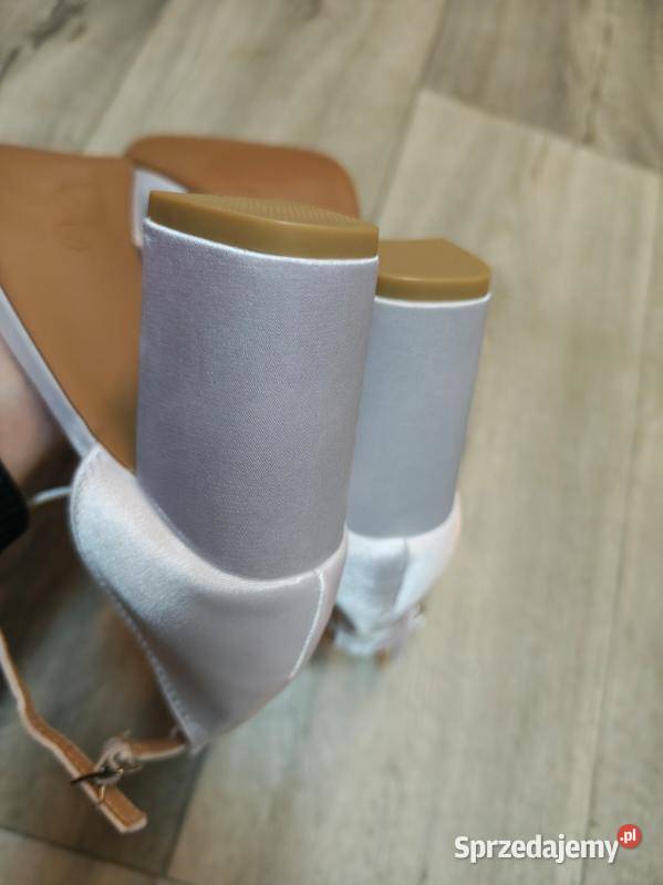 4142 Białe bogato zdobione ślubne czółenka Moda i Styl Kraków sprzedam
