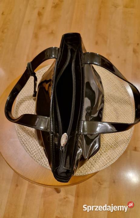 Czarna TOREBKA marki FURLA lakier połysk średnia Lublin