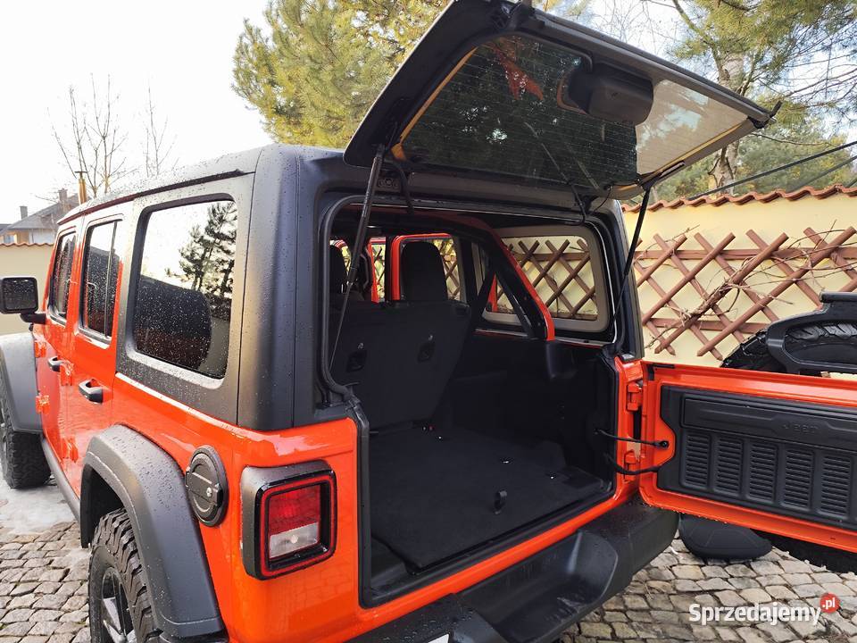 Jeep Wrangler Unlimited 36 V6 automat igła Nowe Chechło