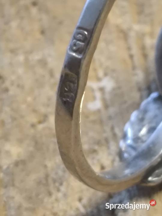 Srebrny pierścionek z bursztynowym oczkiem G5 Mysłowice