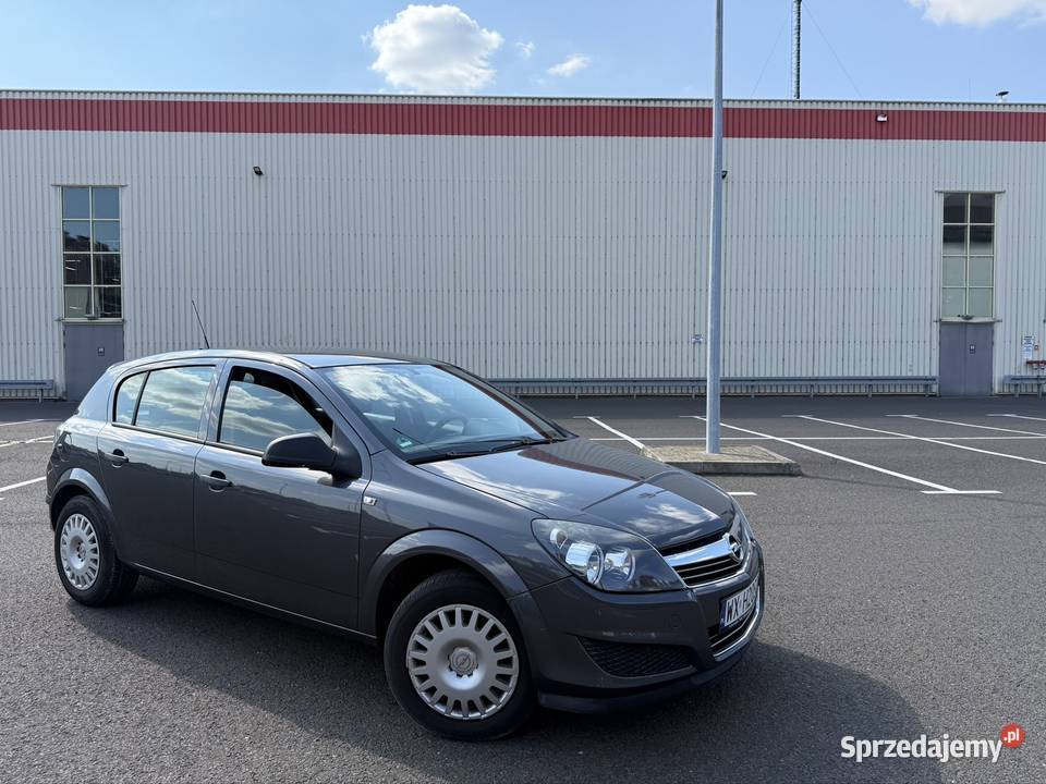 Opel Astra H 2009 14 benzyna 113000 2 kpl opon Warszawa