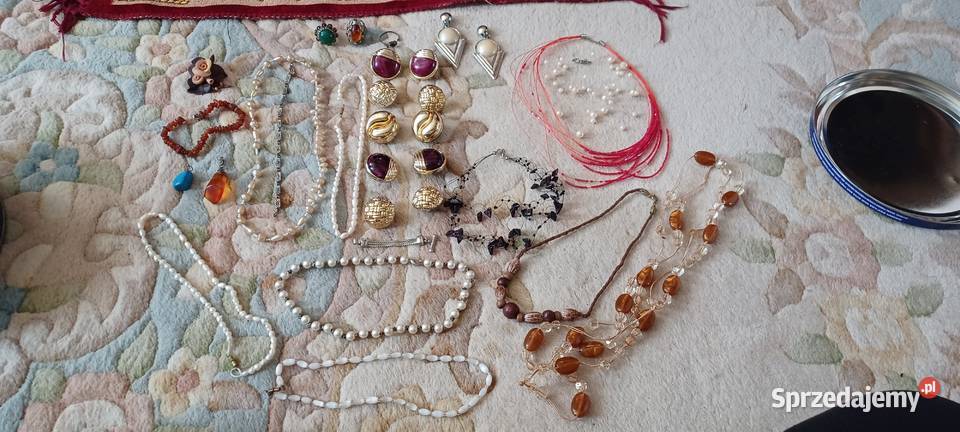 ZESTAW KOLEKCJI PRL PLASTYCZNE KLIPSY KORALE