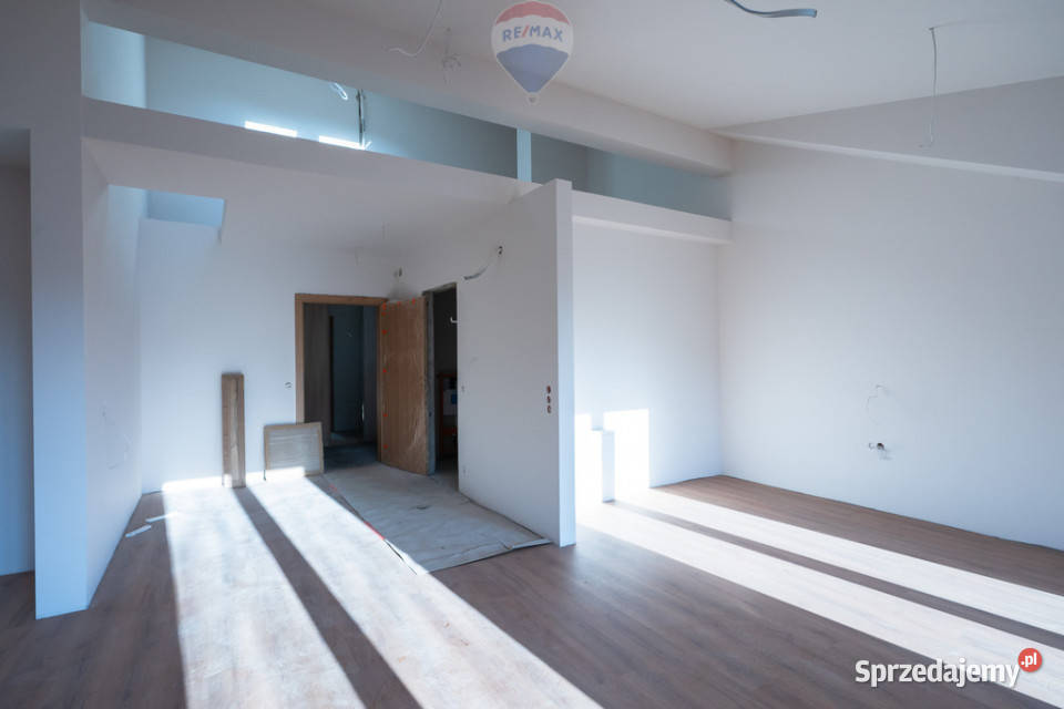 Panoramiczny widok na góry i skocznie Szczyrk