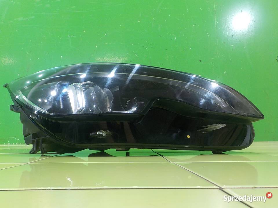 PEUGEOT 308 II GT 12 B AUT 16r HB 5D lampa prawa osobowe Oświetlenie Suków