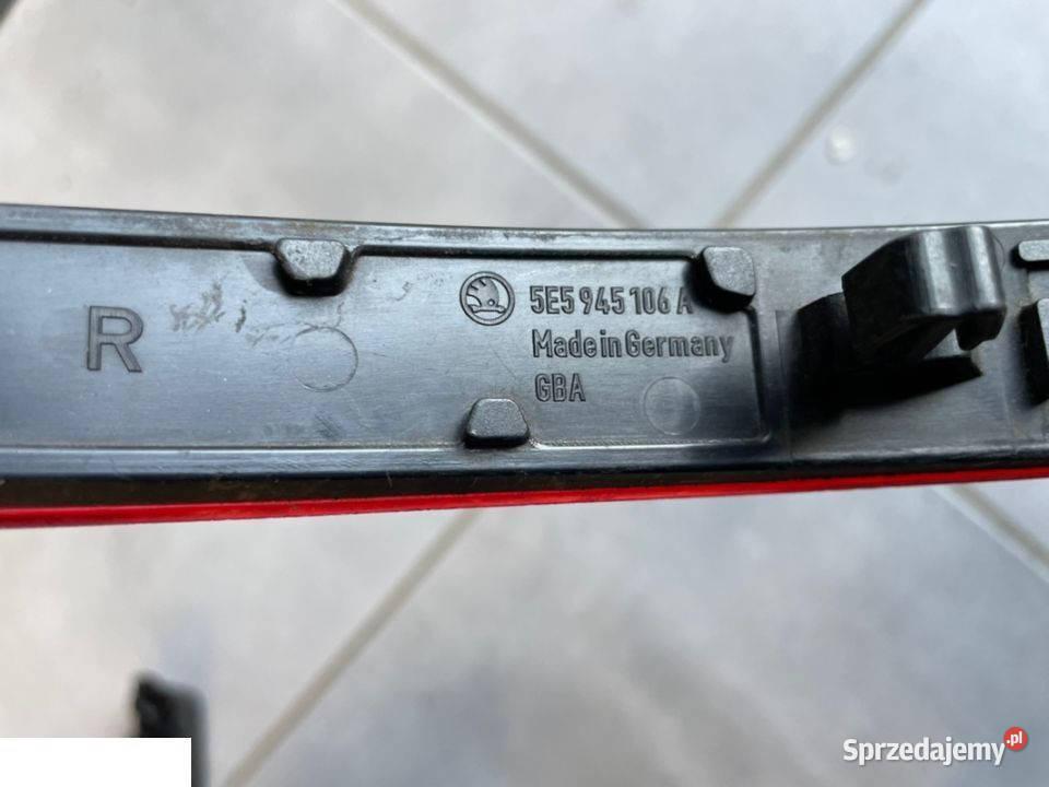 Skoda Octavia IV odblask tył prawy Karoseria Kozubszczyzna