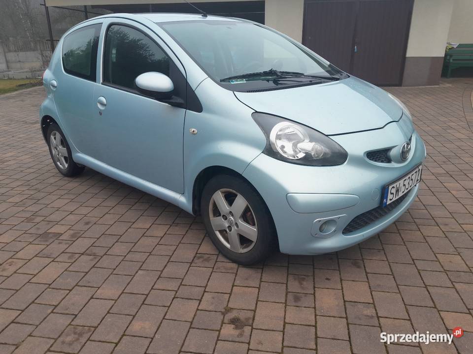 Toyota Aygo 10 Benzyna Klima Stan Dwie sztuki Rok produkcji 2005 Hutki