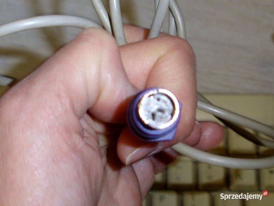 Używana klawiatura z zepsutą wtyczką Bochnia