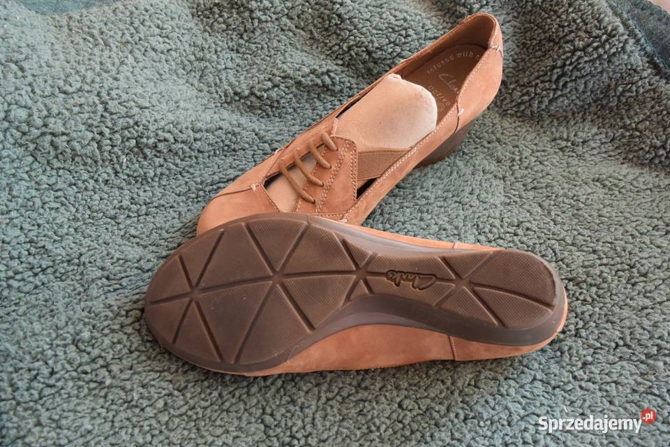 Wygoda na koturnach Clarks