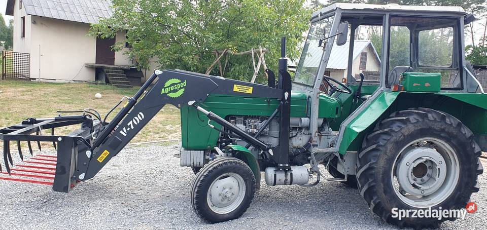 Ładowacz czołowy firmy Agrosped model V700