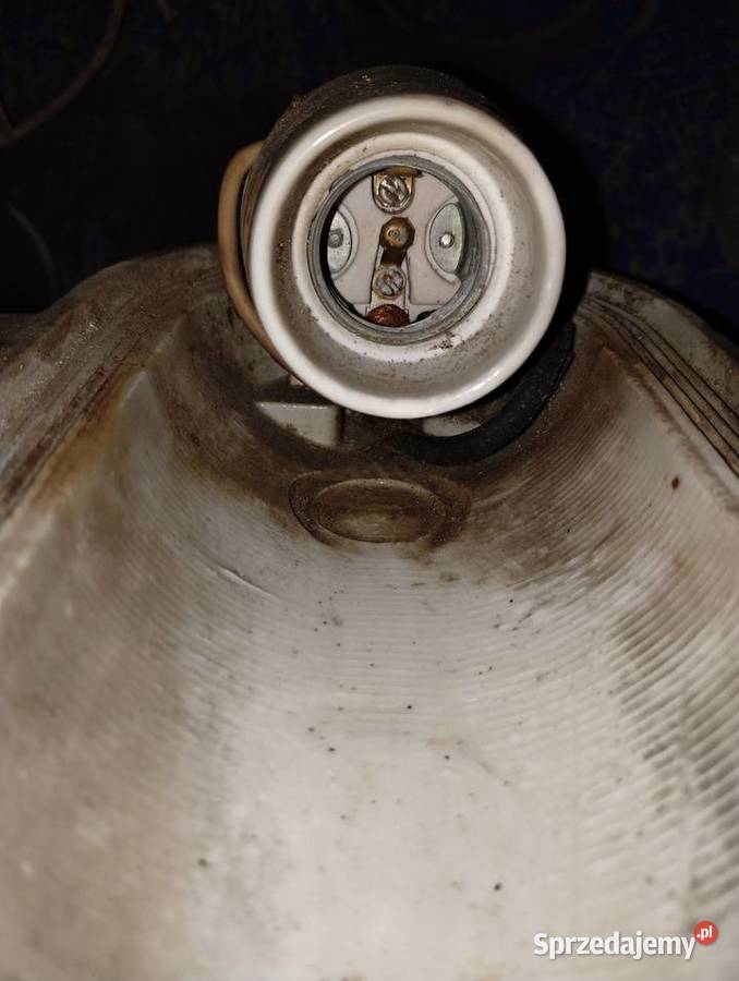 Lampa PRL piwnica bunkier włacznik bakelitowy Szydłów sprzedam