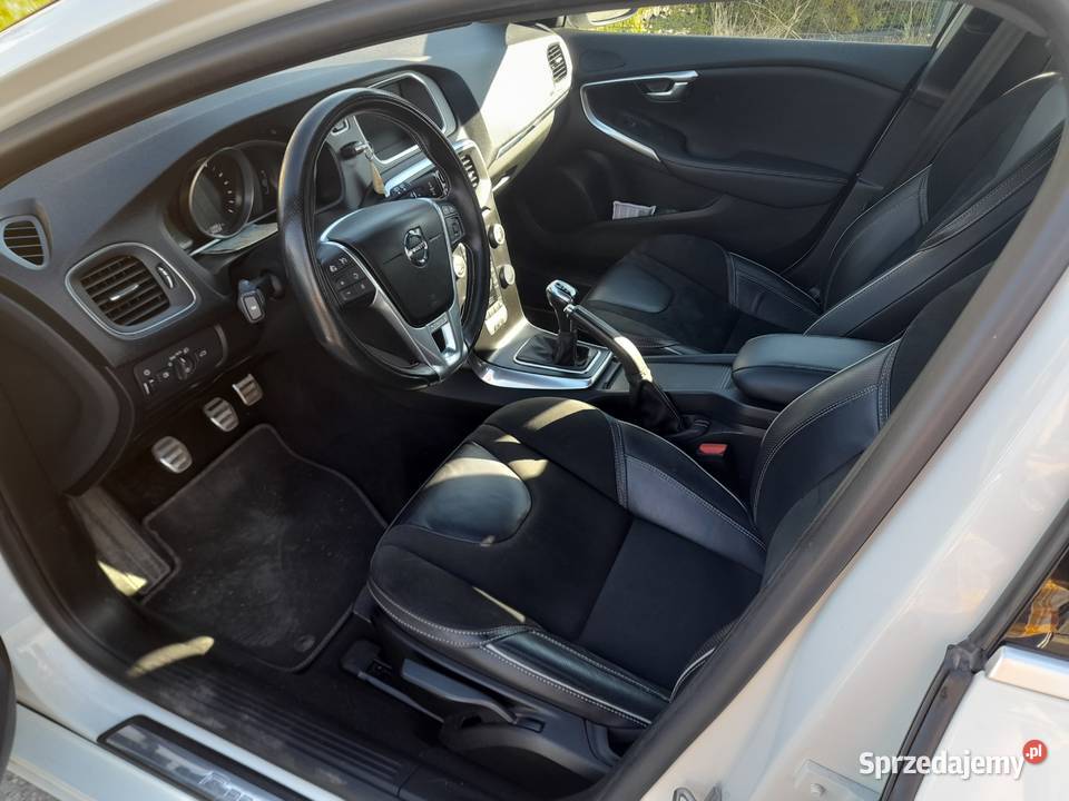 Volvo V40 RDesign 2019 20b przebieg V40 sprzedam
