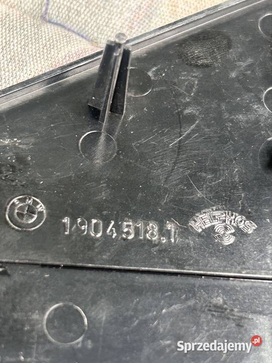BMW E30 zaślepka mocowania trójkąt lusterka osobowe śląskie Ogrodzieniec
