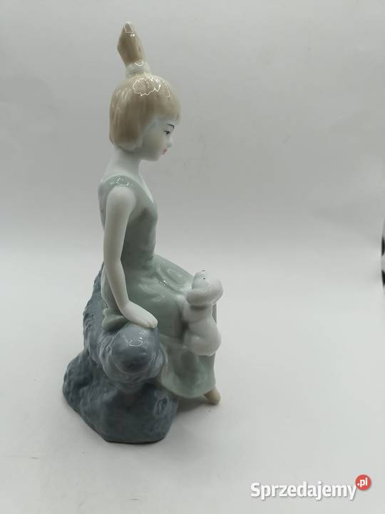 Figurka dziewczyna blondyna z pieskiem Zamość