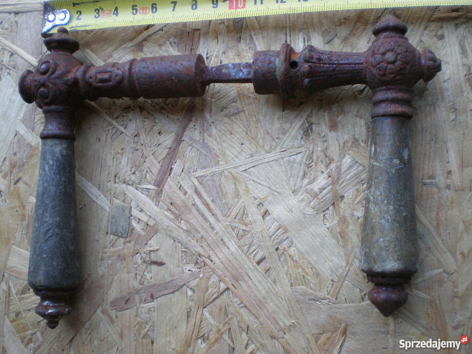 Przedwojenna rzeźbiona klamka z drewnianą rączką Lipiany sprzedam