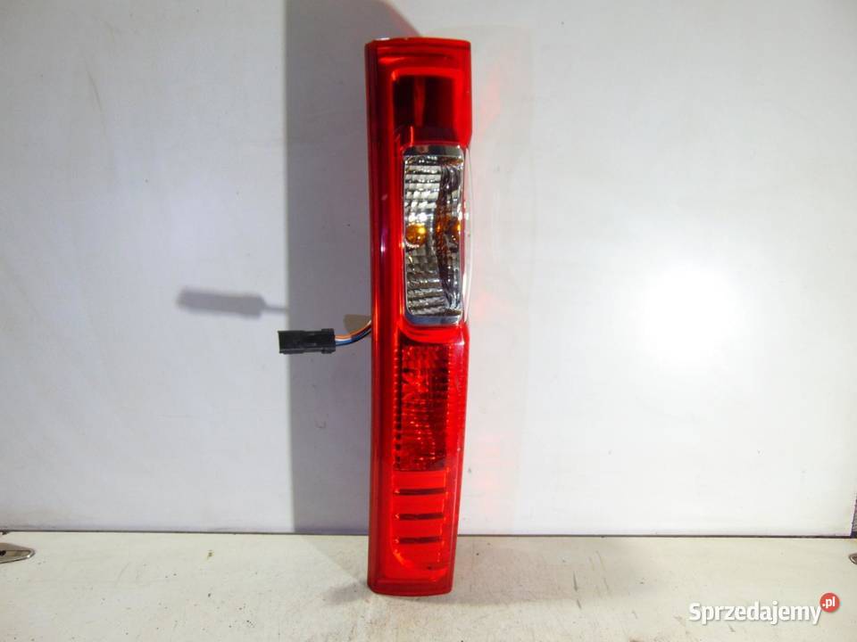 TRAFIC VIVARO LIFT LAMPA PRAWY TYLNA TYŁ sprzedam