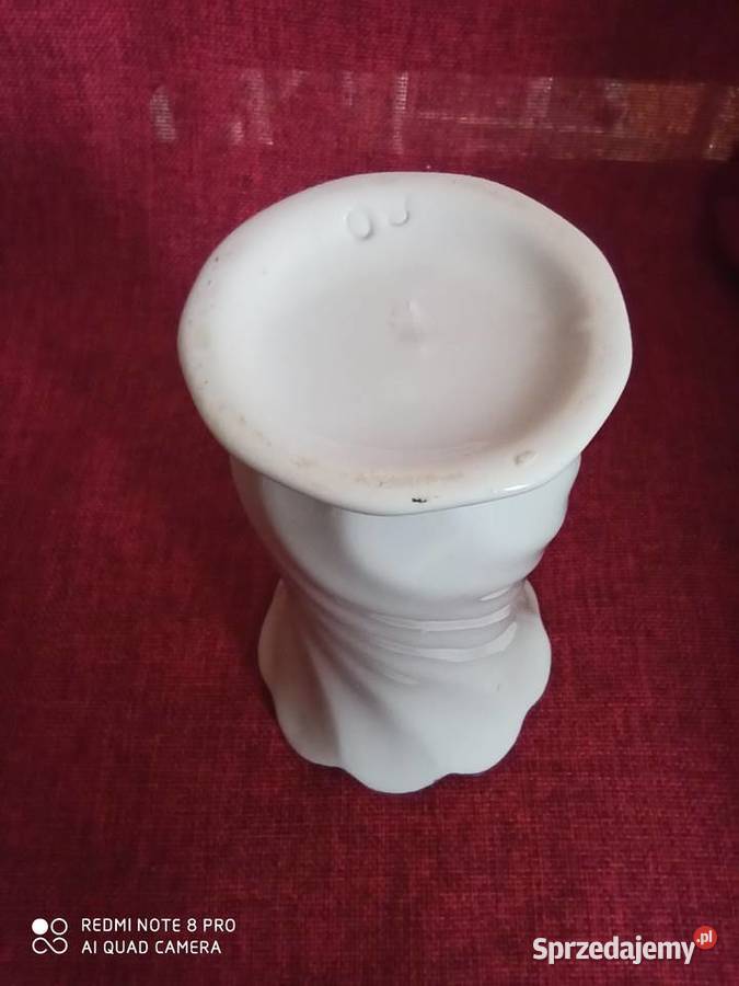 Wazon z różową różą Na białej porcelanie pomorskie Gdańsk