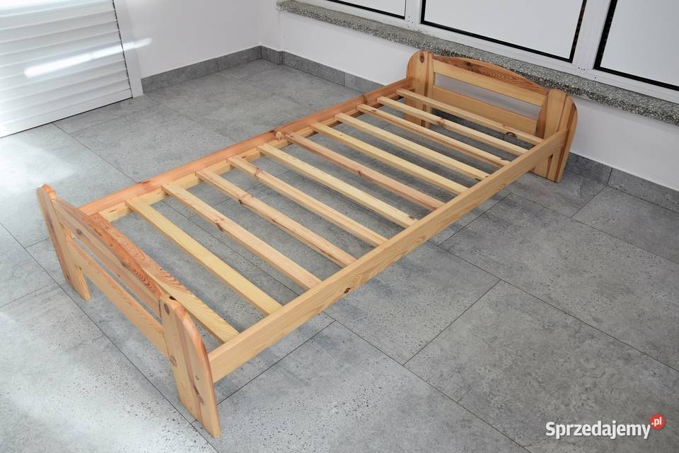 łóżko z drewna sosnowego z nowym materacem Olsztyn