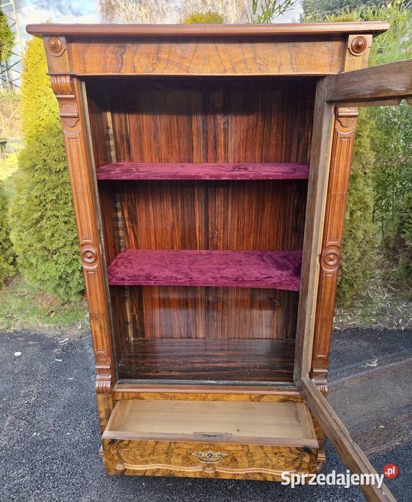 Piękna witryna orzechowa 9282 Szczecin