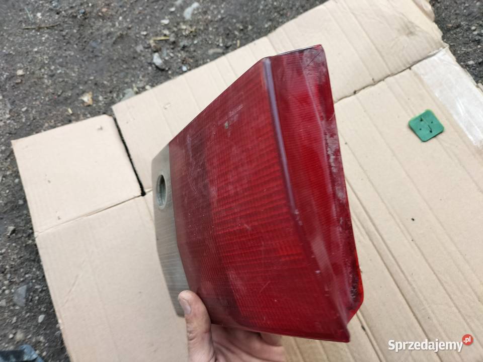 AUDI 80 B3 B4 KOMBI LAMPA TYŁ TYLNA PRAWA KLAPA osobowe Lampy tylne